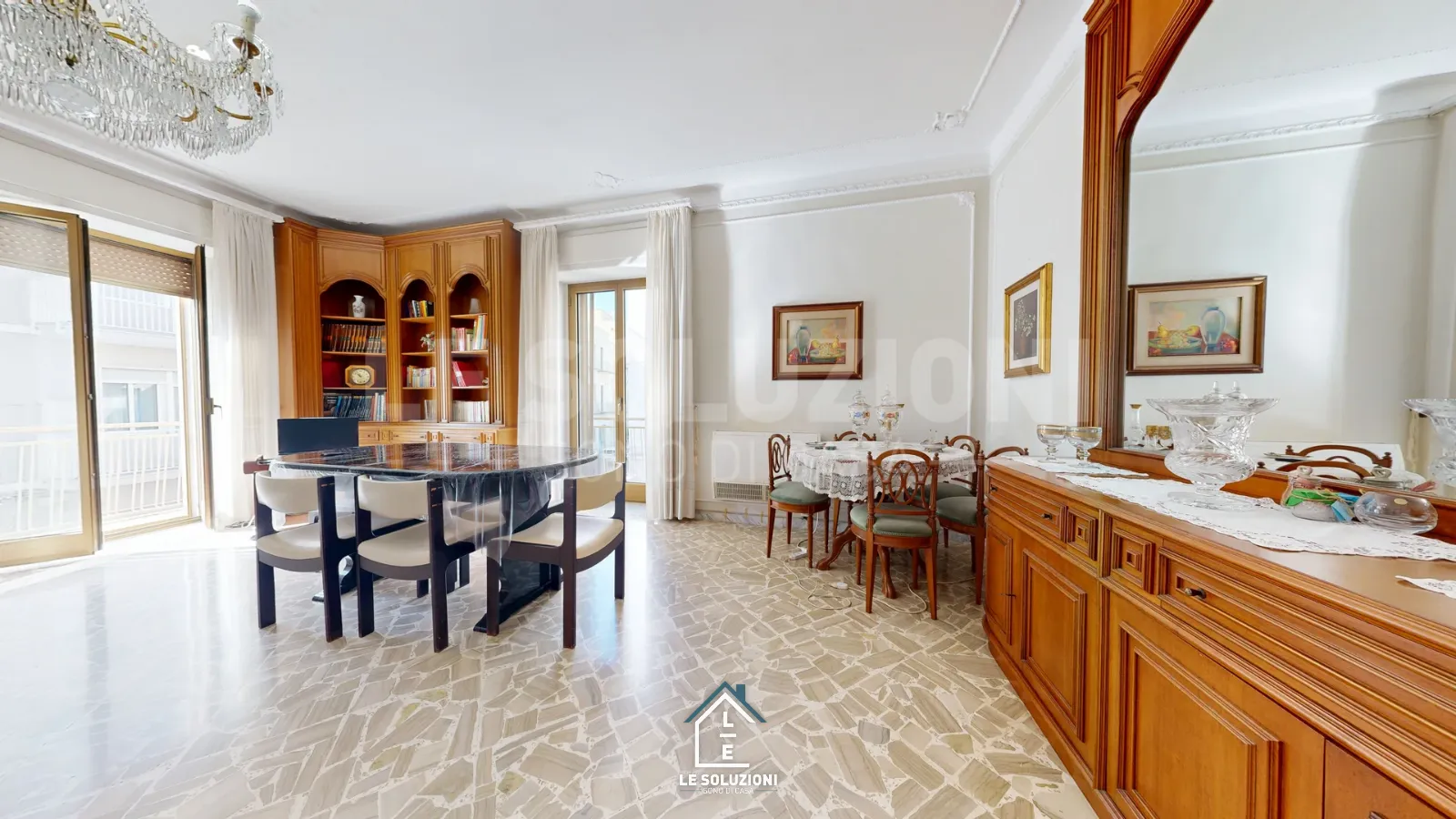 Casa indipendente 360 mq su 3 livelli | Centro Putignano